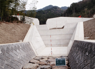 塩崎組の工事写真　完成有　施砂第105号の1🉂加茂川水系（砂）市倉川砂防施設工事